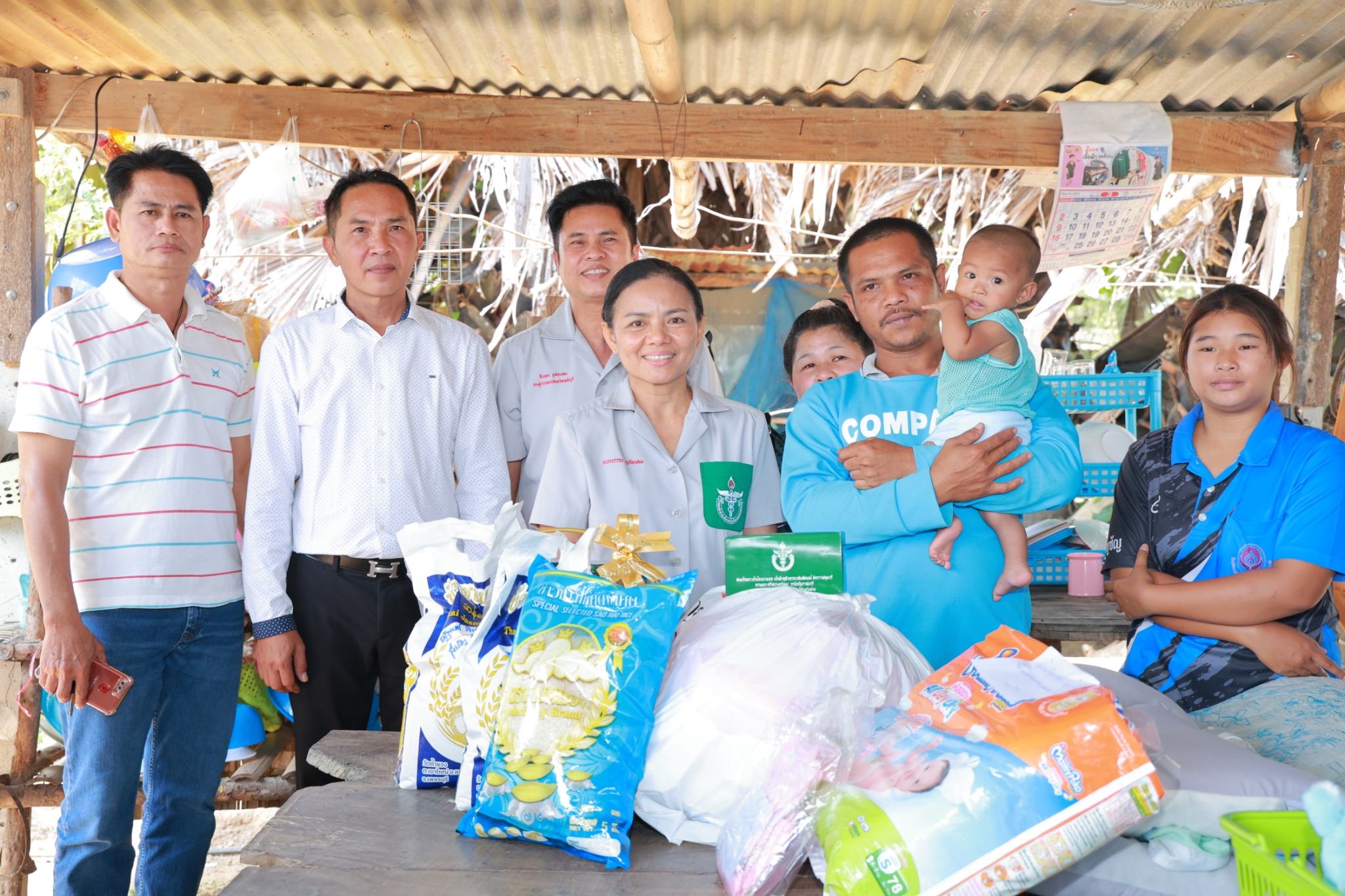 รองผู้ว่าราชการจังหวัดเพชรบุรี นำทีมแพทย์อาสา (พอ.สว.) ออกหน่วยบริการประชาชน ณ โรงเรียนบ้านหนองโสน อ.บ้านลาด มุ่งเน้นการเข้าถึงบริการสาธารณสุขในพื้นที่
