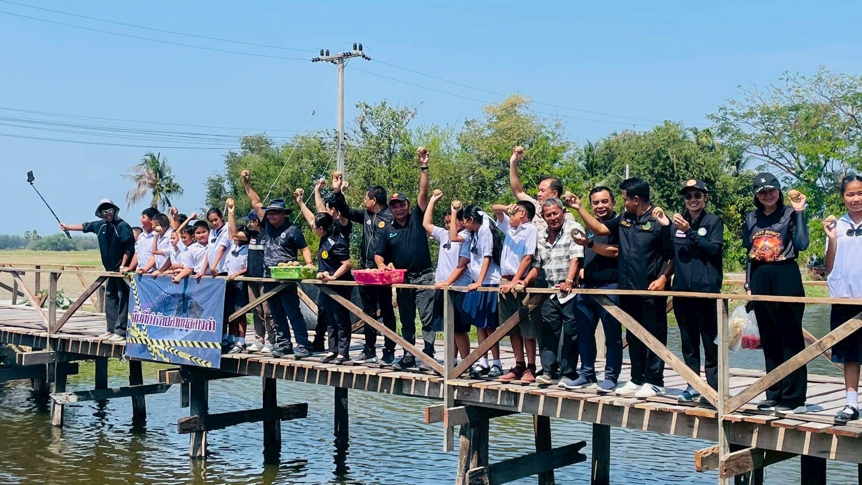 จ.เพชรบุรี ดีเดย์ลุย "ลงแขกลงคลอง" ปราบปลาหมอคางดำ ผนึกกำลังปั้น EM Ball ฟื้นฟูระบบนิเวศ-คืนสัตว์น้ำพื้นถิ่น