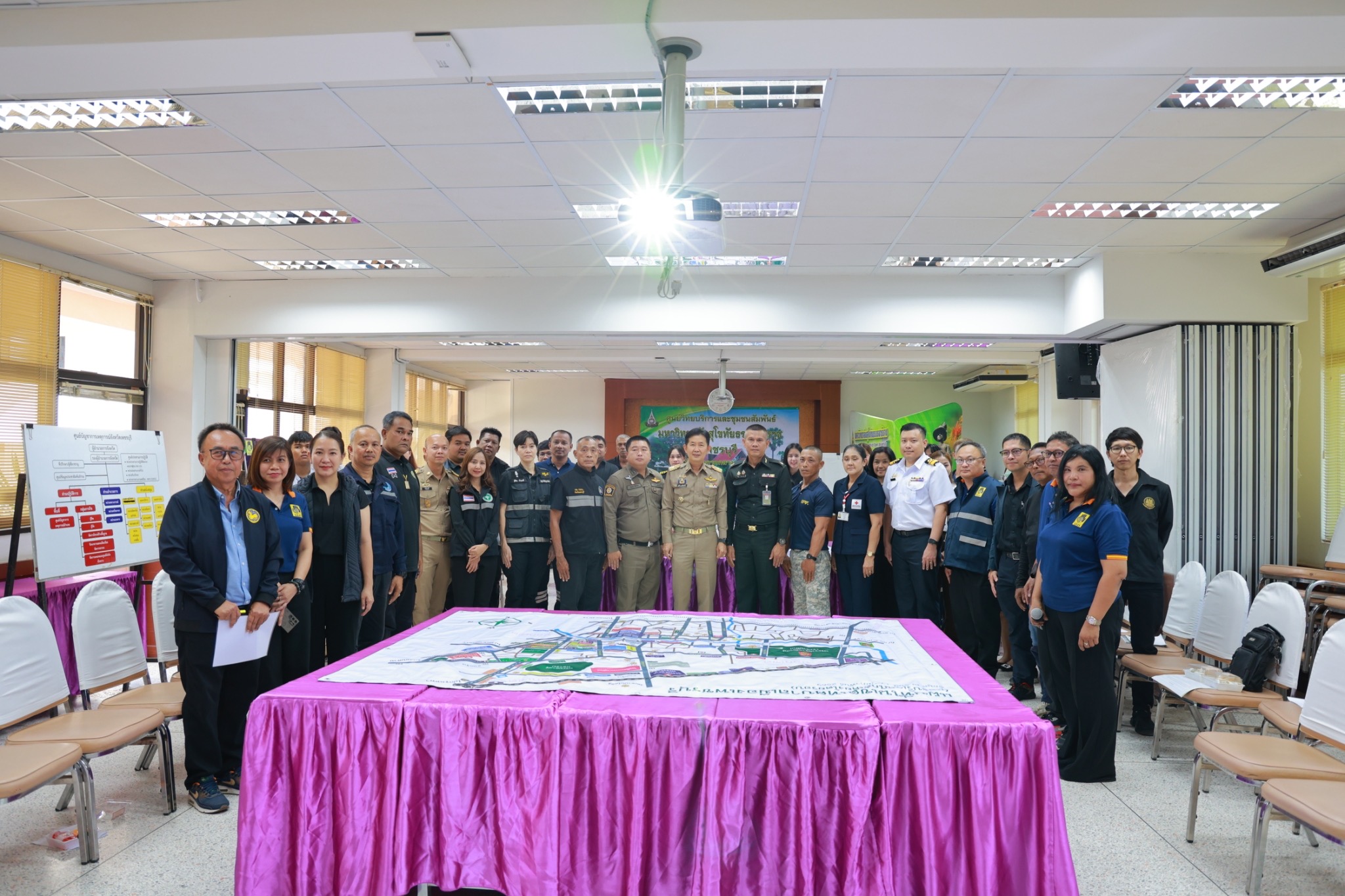 จ.เพชรบุรี ติวเข้มซ้อมแผนบนโต๊ะรับมืออัคคีภัย ชูนโยบาย 4 ด้าน เน้นบูรณาการเชิงรุก-เตรียมซ้อมใหญ่เสมือนจริงเร็วๆ นี้