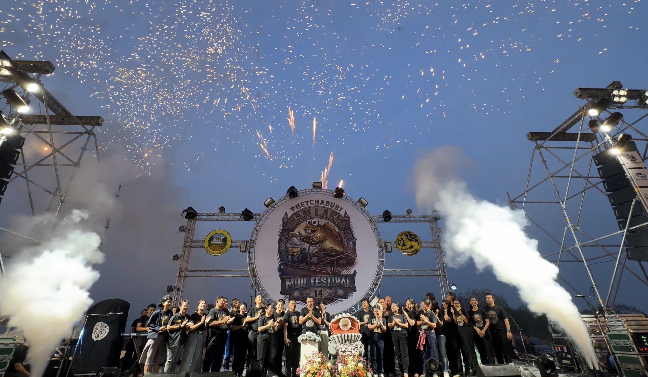 ผู้ว่าฯ เพชรบุรี เปิดงาน "เปิดโลกทะเลโคลน ครั้งที่ 14" ชูอัตลักษณ์ "คนลานลุยโคลน" กระตุ้นเศรษฐกิจและการท่องเที่ยวเชิงอนุรักษ์