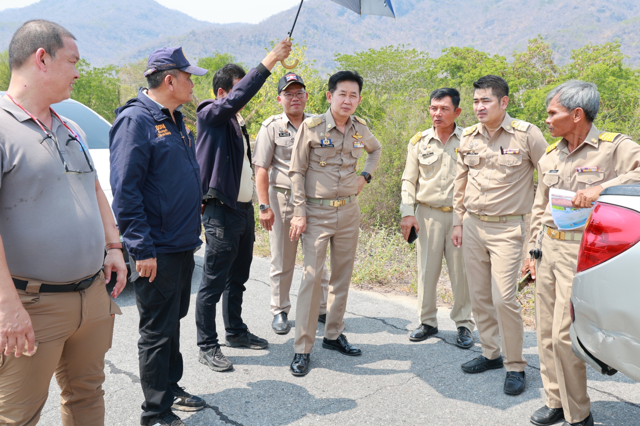 รองผู้ว่าฯ เพชรบุรี ลงพื้นที่ชะอำ บูรณาการทุกภาคส่วนดูแลประชาชน 3 ตำบล วางแผนรับมือภัยแล้งและขยายประปาภูมิภาค