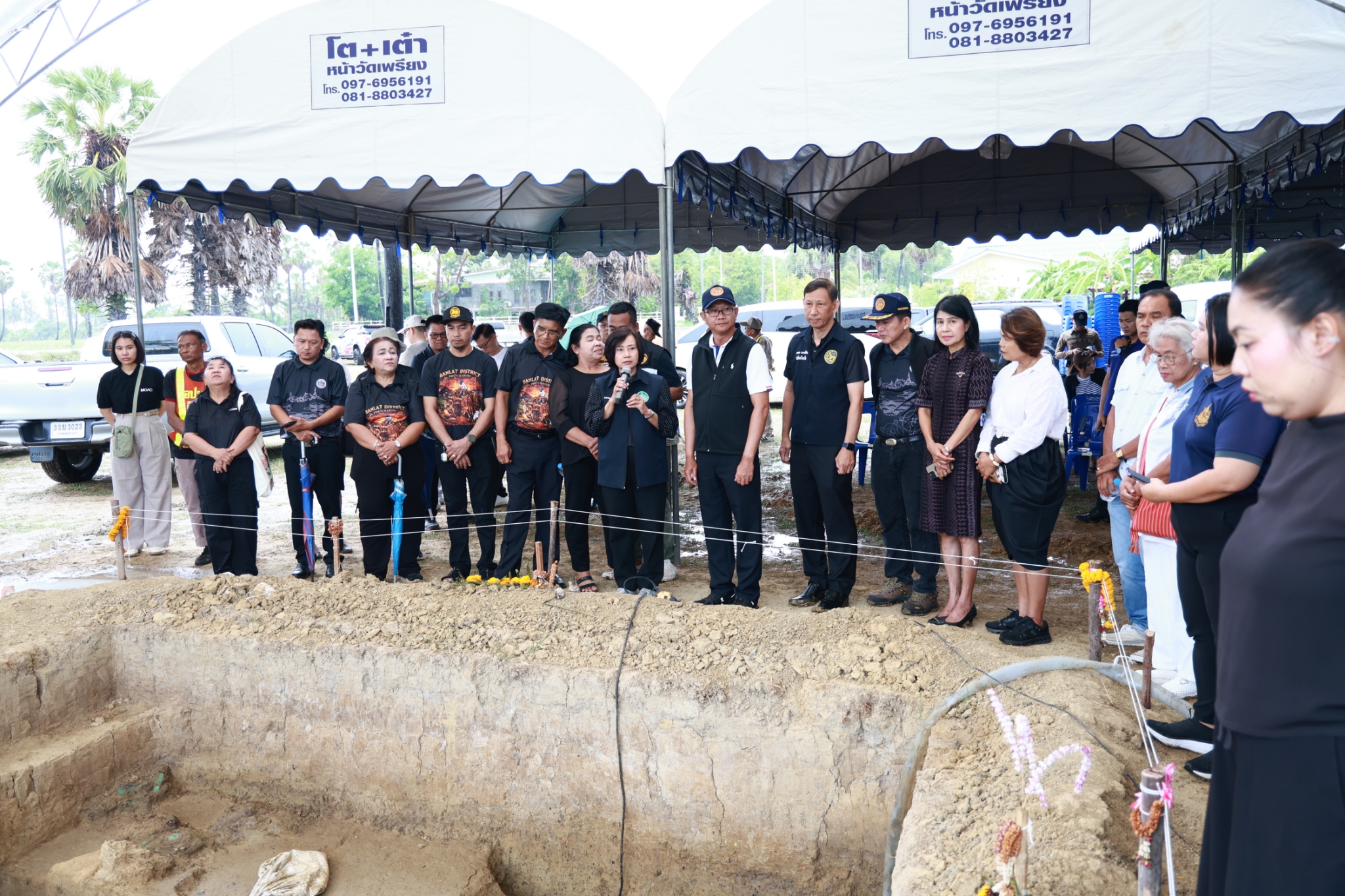 ผวจ.เพชรบุรี ลงพื้นที่แหล่งโบราณคดีดอนยายทอง ตรวจเยี่ยมและให้กำลังใจเจ้าหน้าที่ในการปฏิบัติงานขุดค้นทางโบราณคดี