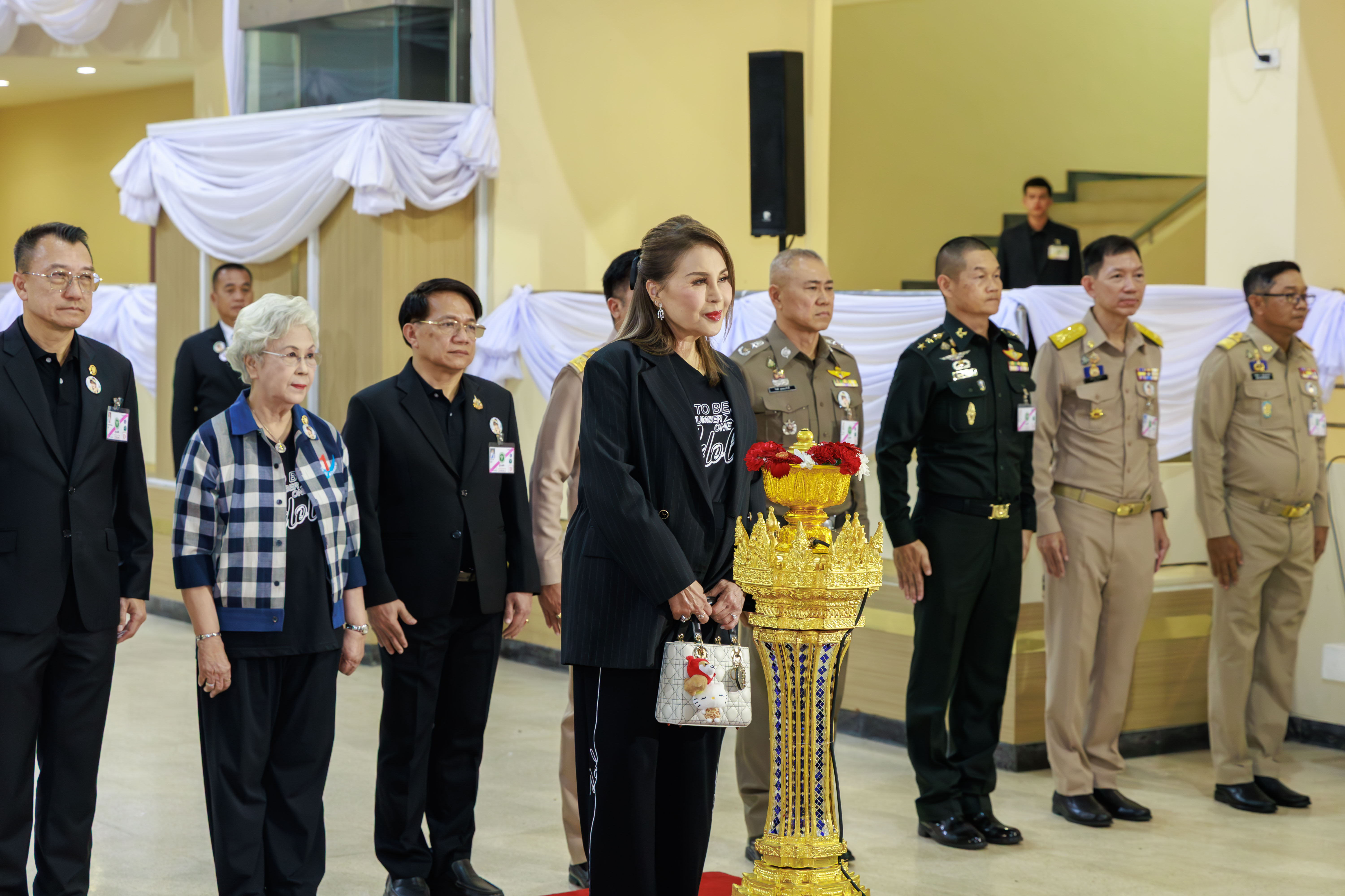 ทูลกระหม่อมหญิงอุบลรัตนราชกัญญา สิริวัฒนาพรรณวดี เสด็จติดตามผลการดำเนินงานโครงการ TO BE NUMBER ONE และทรงเปิดศูนย์เพื่อนใจ TO BE NUMBER ONE ณ จังหวัดเพชรบุรี