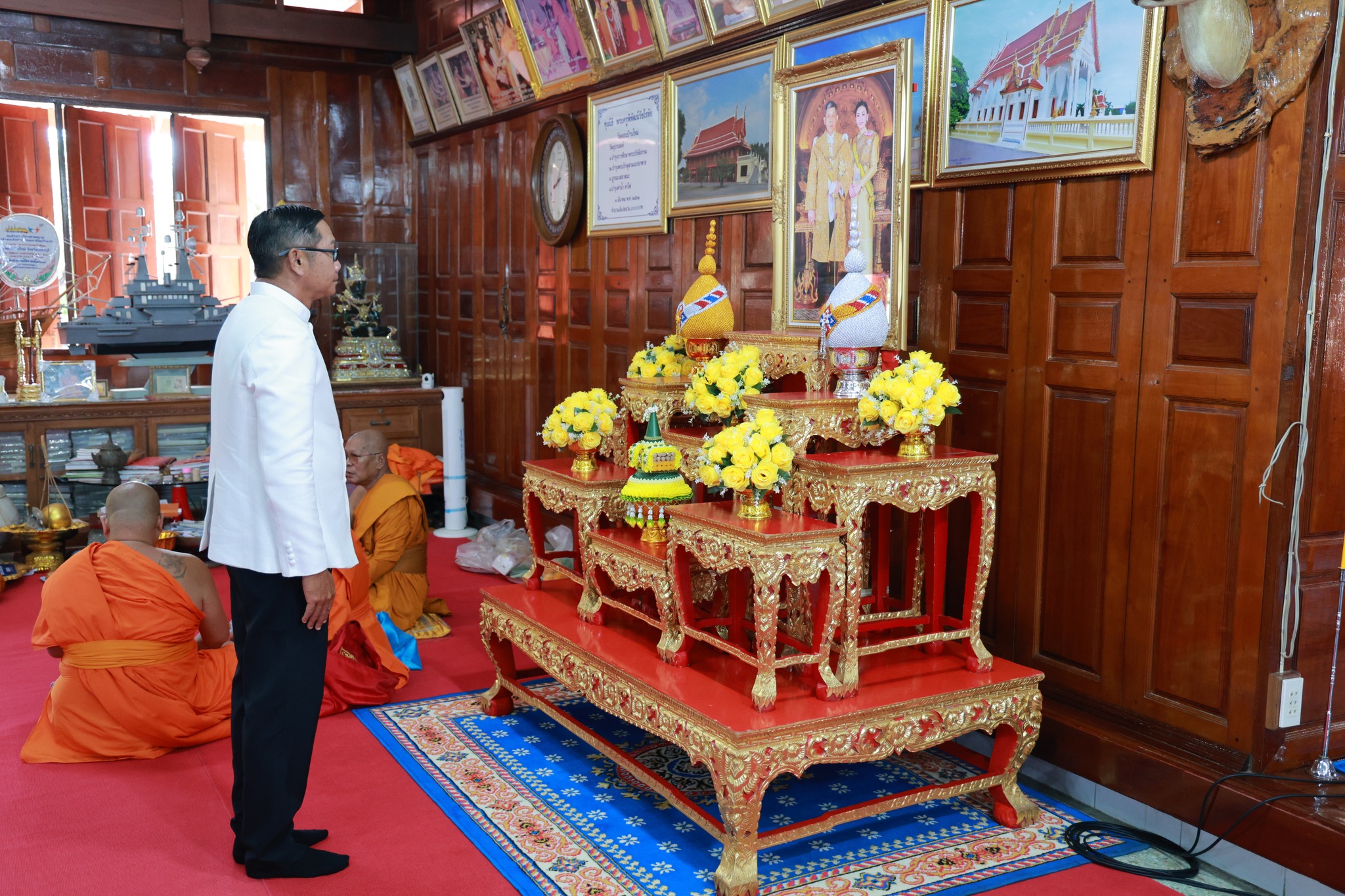 จังหวัดเพชรบุรี จัดพิธีทำบุญตักบาตรและเจริญพระพุทธมนต์ ถวายพระพรชัยมงคลแด่ พระบาทสมเด็จพระเจ้าอยู่หัว และสมเด็จพระนางเจ้าฯ พระบรมราชินี เนื่องในวันวิสาขบูชา ประจำปี 2569