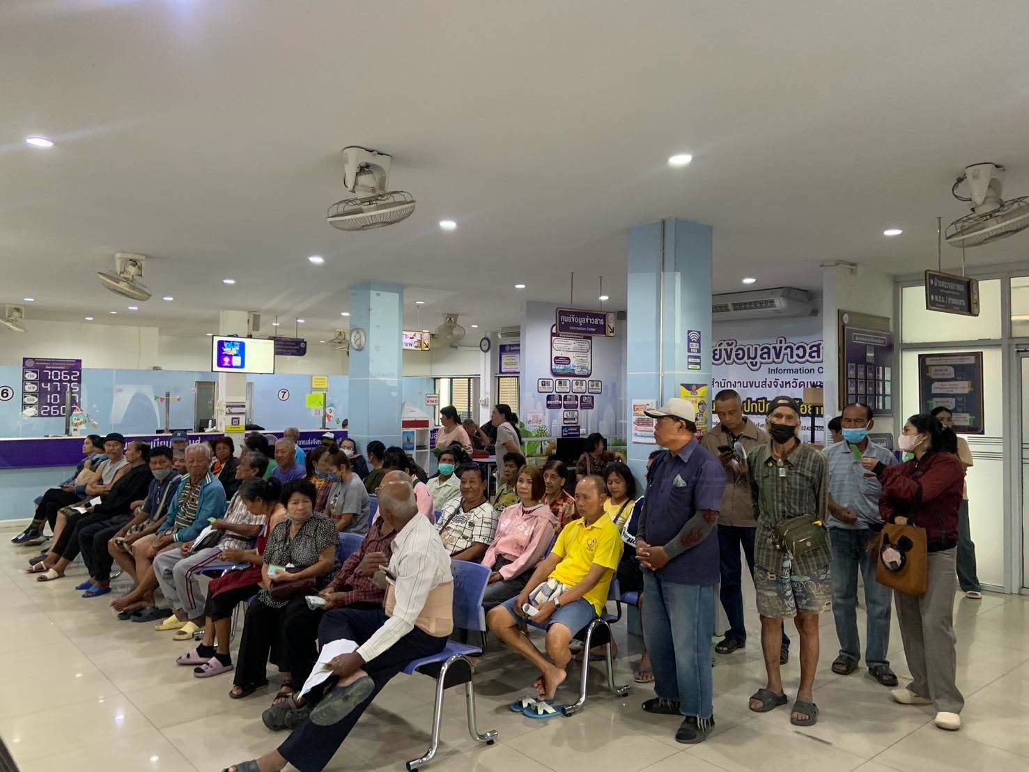 ขนส่งฯ เพชรบุรี อำนวยความสะดวกประชาชน ตรวจสอบกรรมสิทธิ์รถ รองรับการลงทะเบียนสวัสดิการแห่งรัฐ ปี 2569